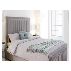 Classic Charm: Sierra Panel Border Bed.