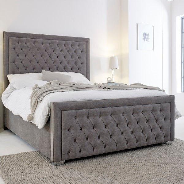 Opulent Comfort: Alure Chesterfield.