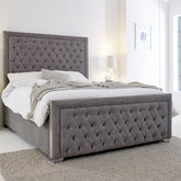 Opulent Comfort: Alure Chesterfield.