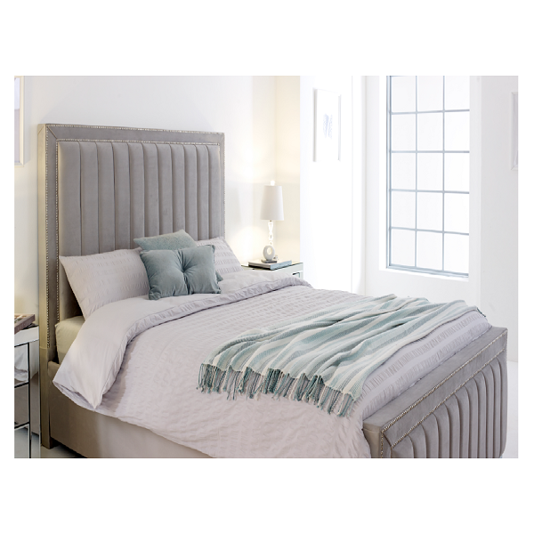 Classic Charm: Sierra Panel Border Bed.