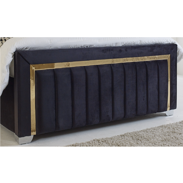 Reflective Beauty: Luna Mirror Bed.