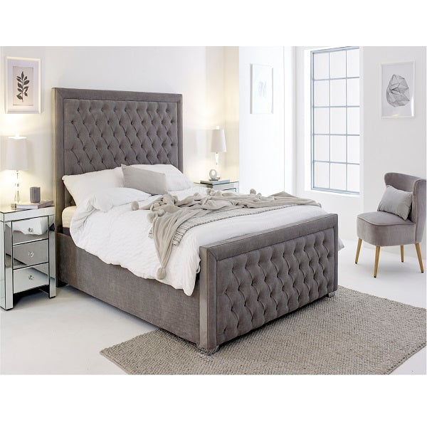 Opulent Comfort: Alure Chesterfield.